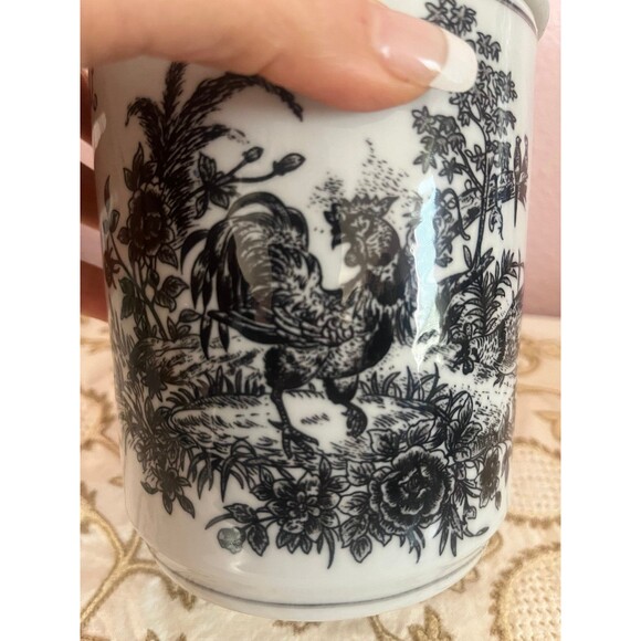 Aux Au Provence Rooster Blk/Wht Ceramic Canister - Picture 8 of 8